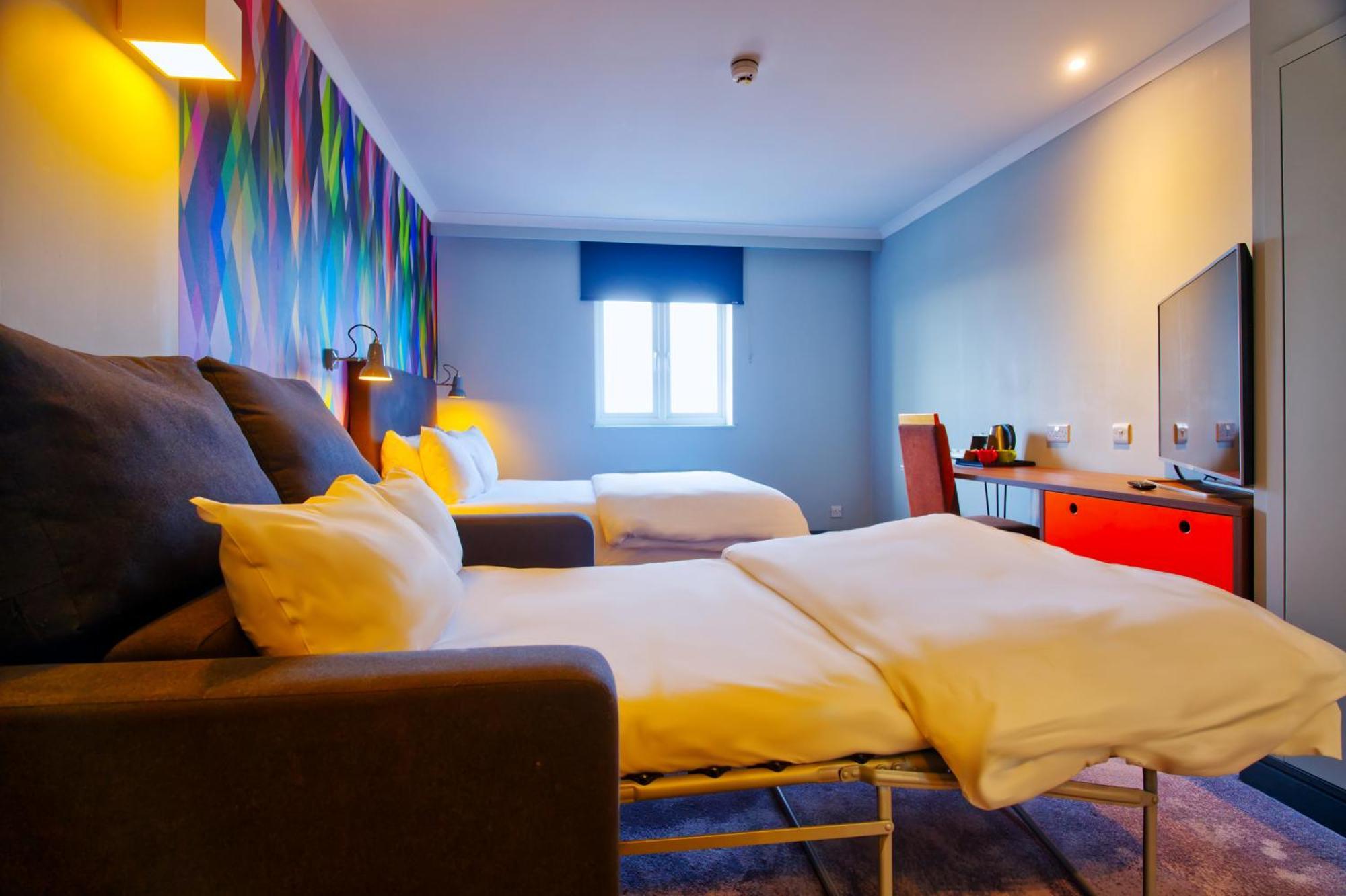 Village Hotel Manchester Hyde Zewnętrze zdjęcie